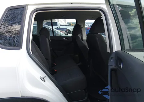 2011 Volkswagen Tiguan S z USA, uszkodzony, nr VIN WVGAV7AX7BW522470